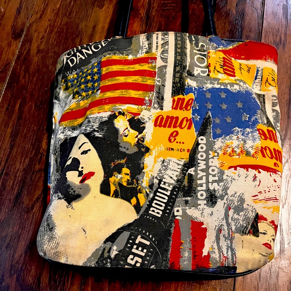 Bueno Purse/Handbag w/ 11 inch black faux leather black straps & bottom EUC